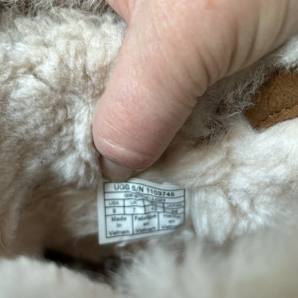 UGG classic mini